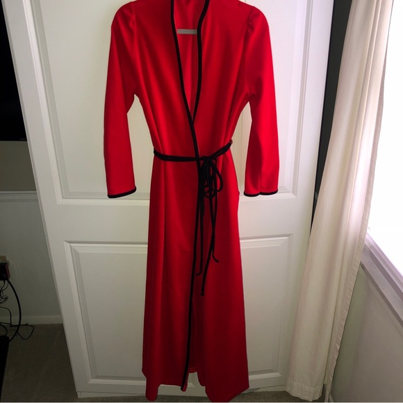 Vintage Vanity Fair Womens Red‎ Velour Belted Tie Waist Robe Long Sleeve Size 14 - Picture 16 of 16